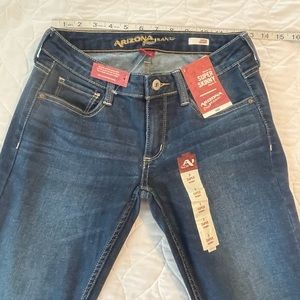 NWT Arizona Jeans, size 3 average